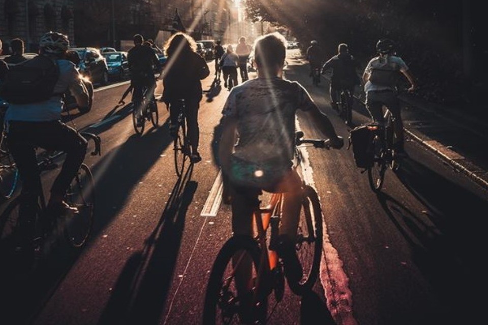 Un raduno di ciclisti a Ginevra il 26 ottobre 2018 © Critical Mass Geneve
