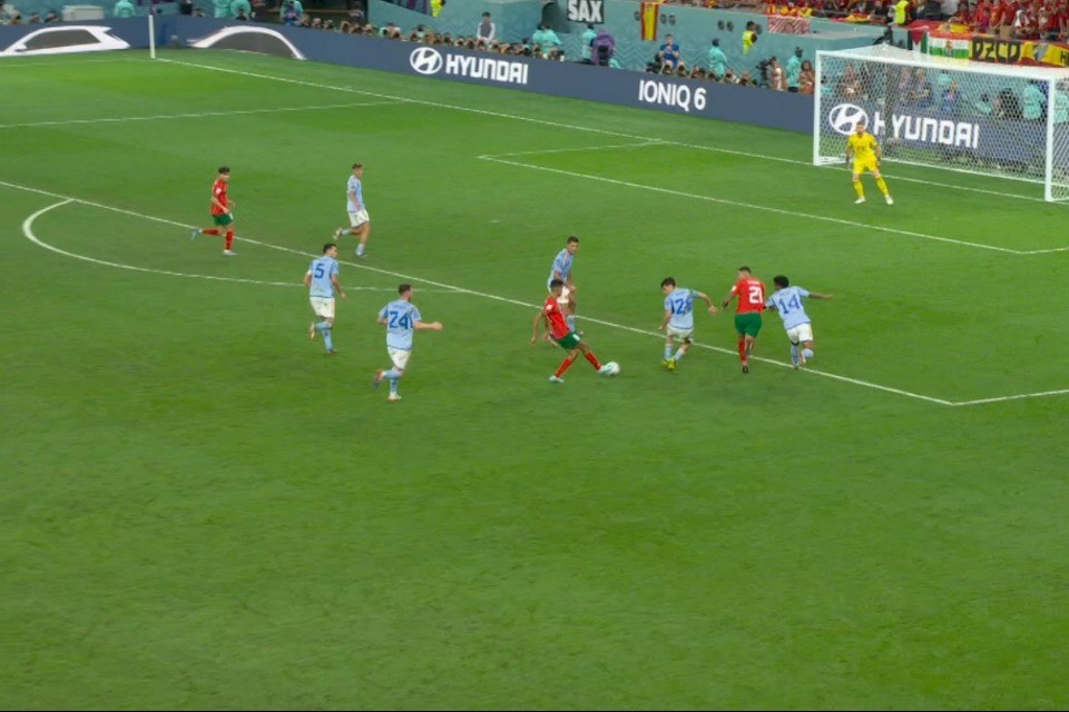 L'azione prima del gol sfiorato da Cheddira per il Marocco.