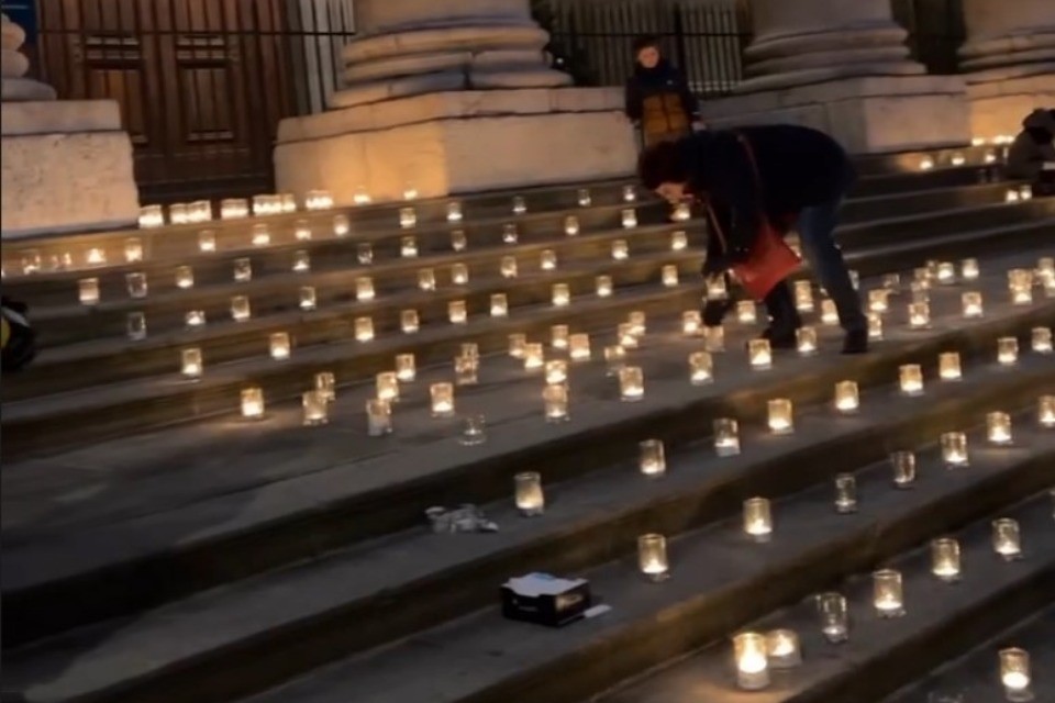 Le candele accese a Ginevra. © Instagram Caritas Genève