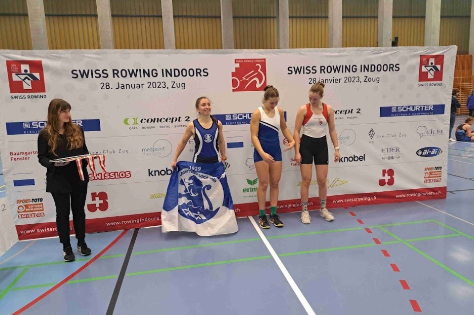 Podio degli Swiss Indoors. A sinistra la locarnese Beatrice Ravini Peretti, medaglia d’argento negli U19.
