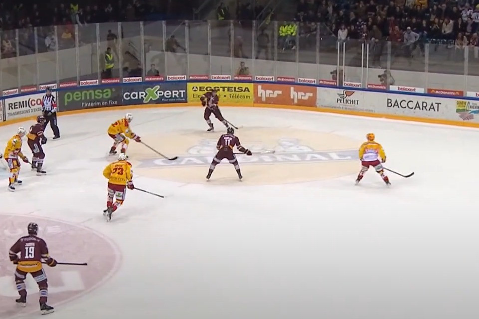 Ginevrini e bernesi in azione in una partita di campionato/ Screenshot YouTube MySports