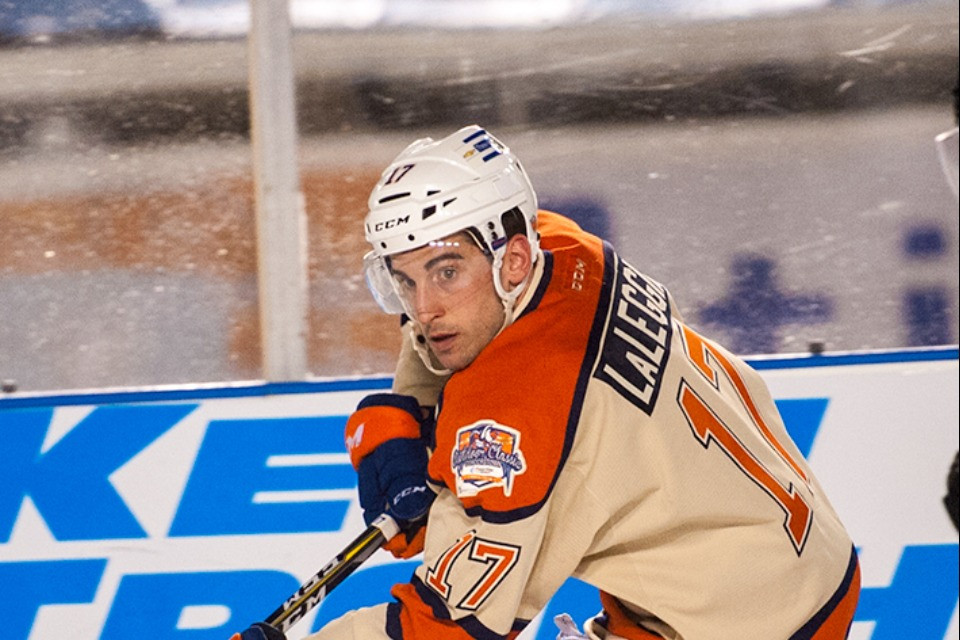 In azione con la maglia dei Bakersfield Condors/ Wikimedia CC BY 2.0