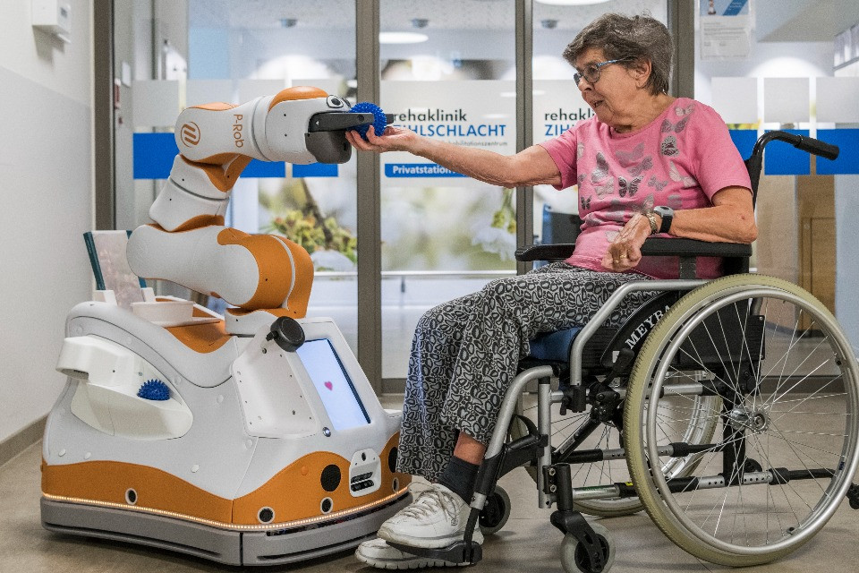 © F&P Robotics