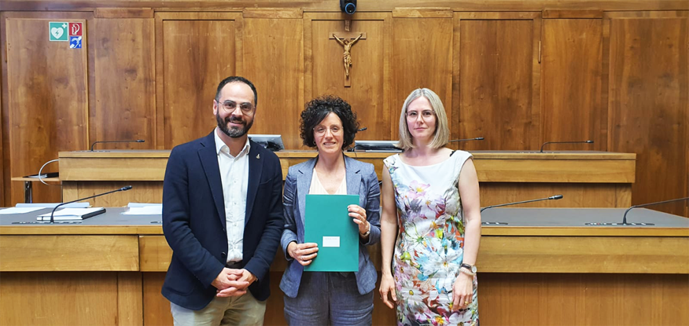 Tiziana Madella al centro, la presidentessa della Fondazione Elisabeth Haas-Amanatidis e il Pascal Pernet