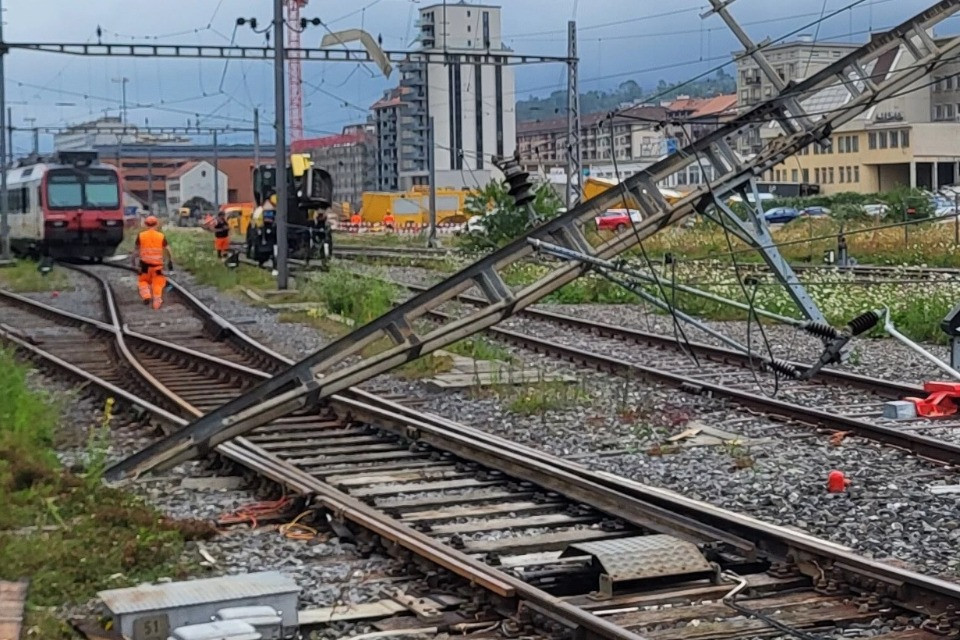 I danni causati dalla tempesta presso la stazione © FFS