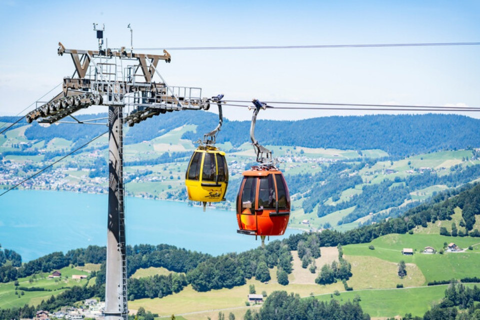 Sattel Hochstuckli AG / Sommer 2022 - Imageaufnahmen für die Bildwelt der Sattel Hochstuckli AG 2022. Aufgenommen am 12.07.2022, mit der Familie Tunaj - Valentin (Vater), Adelina (Mutter), Brendon und Briana.