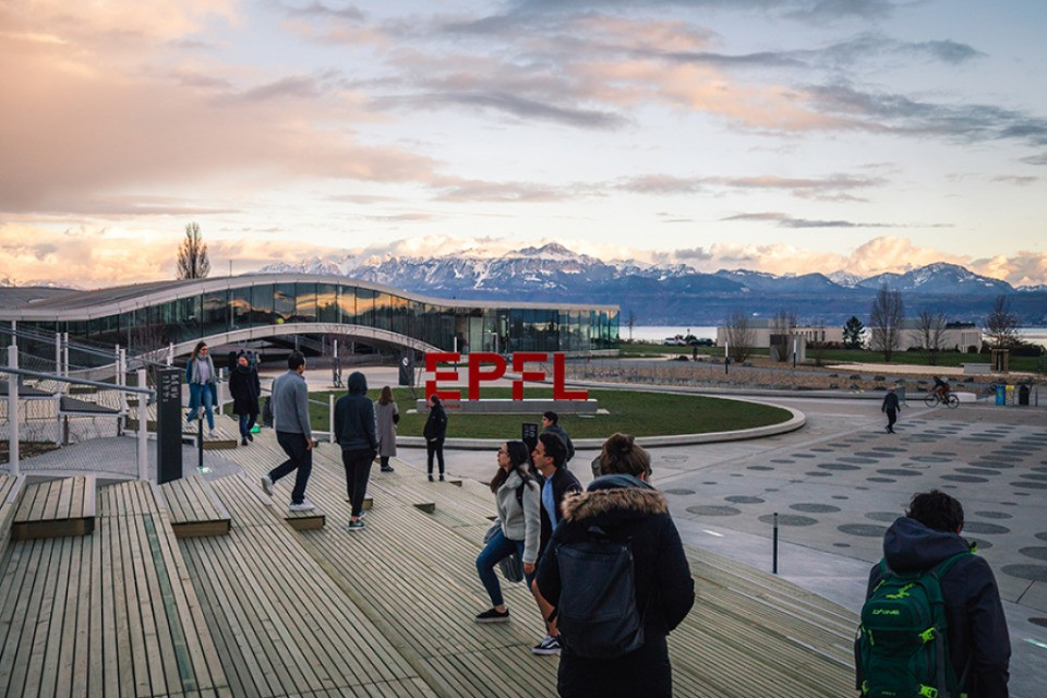 © EPFL
