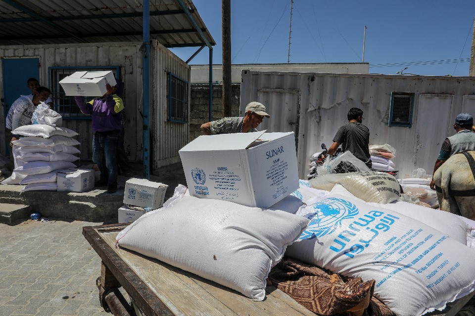 Distribuzione di razioni da parte dell'UNRWA nel campo di Khan Yunis, giugno 2022. © Shutterstock