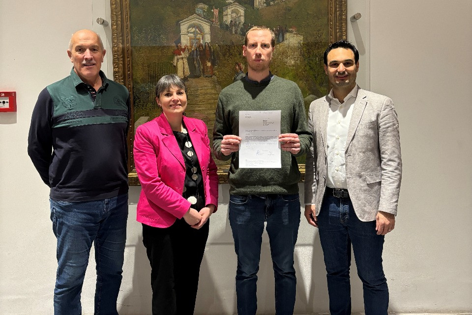 La consegna dei contributi avvenuta a Palazzo Marcacci: (da sinistra) Renato Canziani, Nathalie Ghiggi-Imperatori, Rodolfo Penne e Nicola Pini.