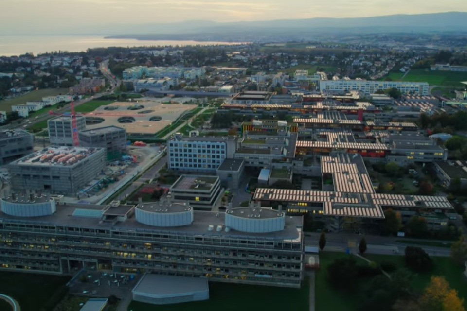 © EPFL