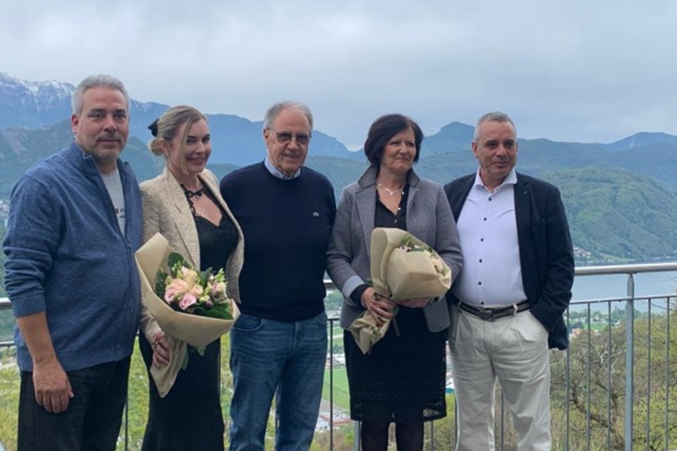 da sinistra: Fabio Signorini (Vice Sindaco), Serenella Bignasca, Enzo Zanotti (Sindaco), Cristina Dotesio e Lorenzo Forni.