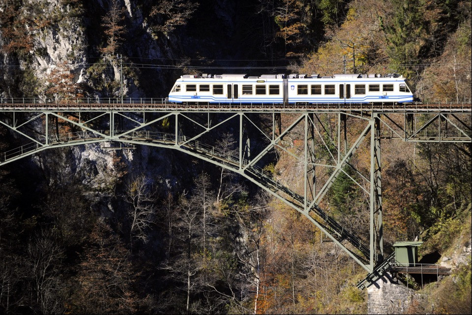 © Crinari