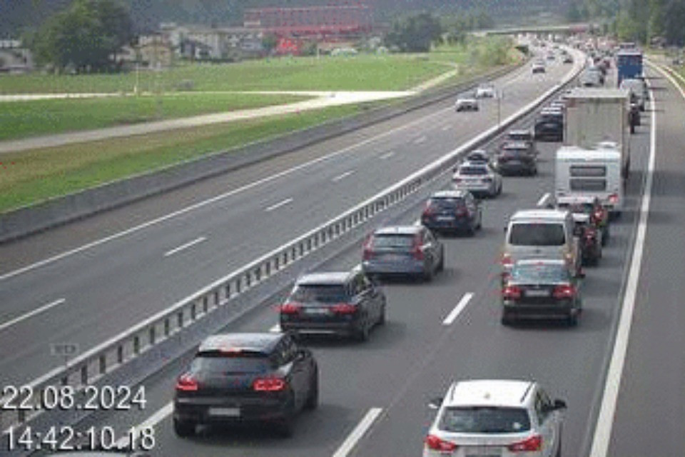 https://www.gotthard-traffic.ch/webcams?lan=it - Ambrì, 8km