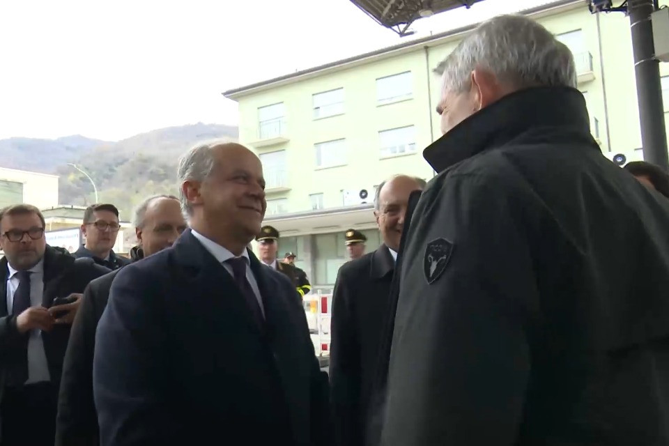 Matteo Piantedosi (a sinistra) e Beat Jans (a destra) ieri a Chiasso. Immagine Ticinonews