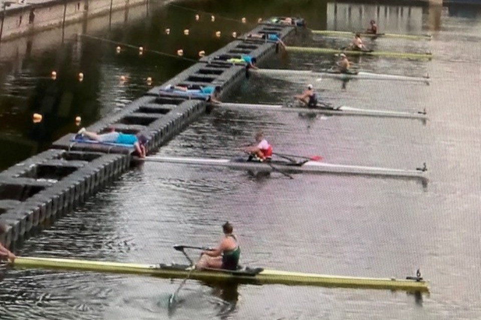 La partenza del singolo femminile, con la Janzen in seconda posizione da sinistra.