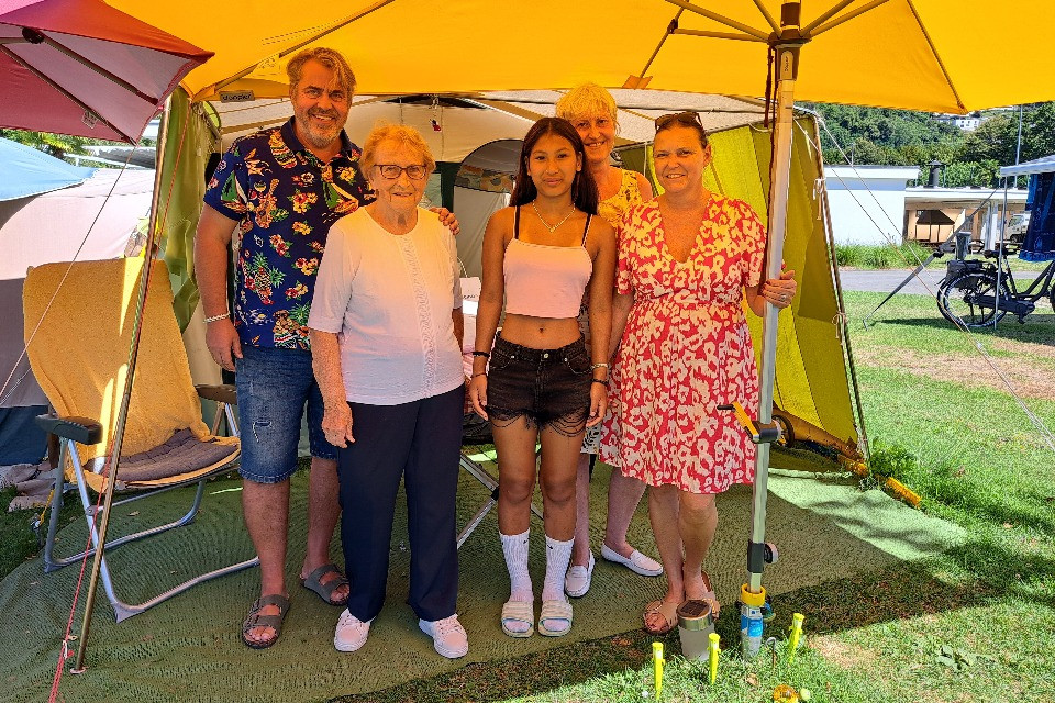 © Ticino Turismo - la signora Sophie Marty insieme ai suoi famigliari