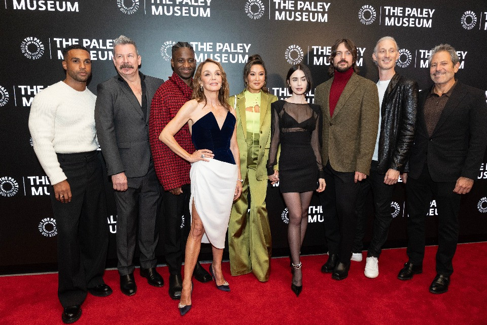 Il cast di Emily in Paris nel 2024. © Shutterstock