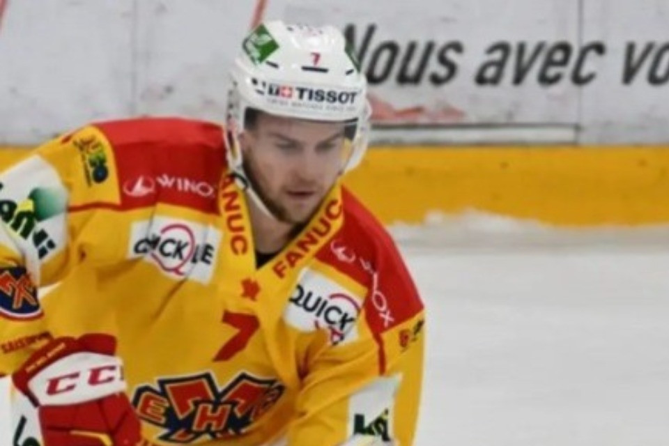 Qui in azione con la maglia del Bienne/ © HCL