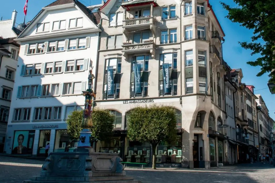 https://www.lesambassadeurs.ch/fr/boutique/lucerne/