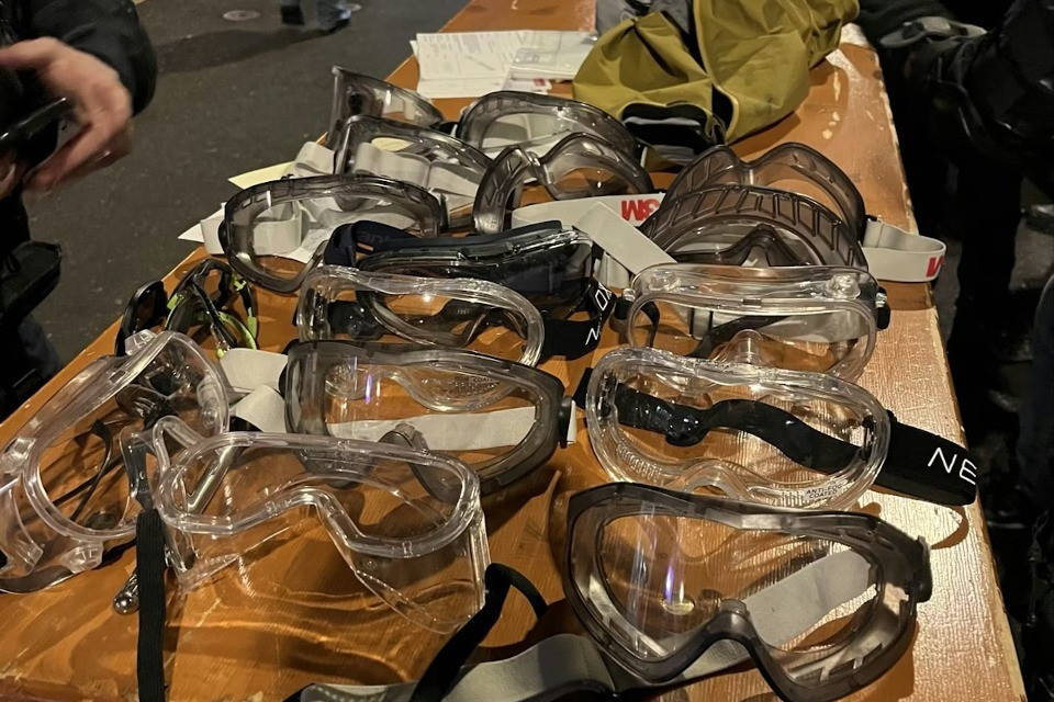 Parte del materiale sequestrato/Polizia Cantonale Bernese