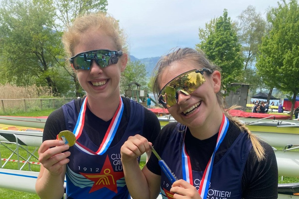 Maria Rosa Wicki e Soley Rusca, in gran spolvero sul Lauerzersee