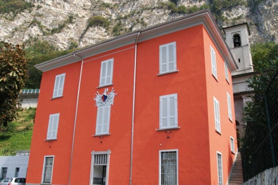 "Salvata la Posta, lo sportello di quartiere o entrambi?"