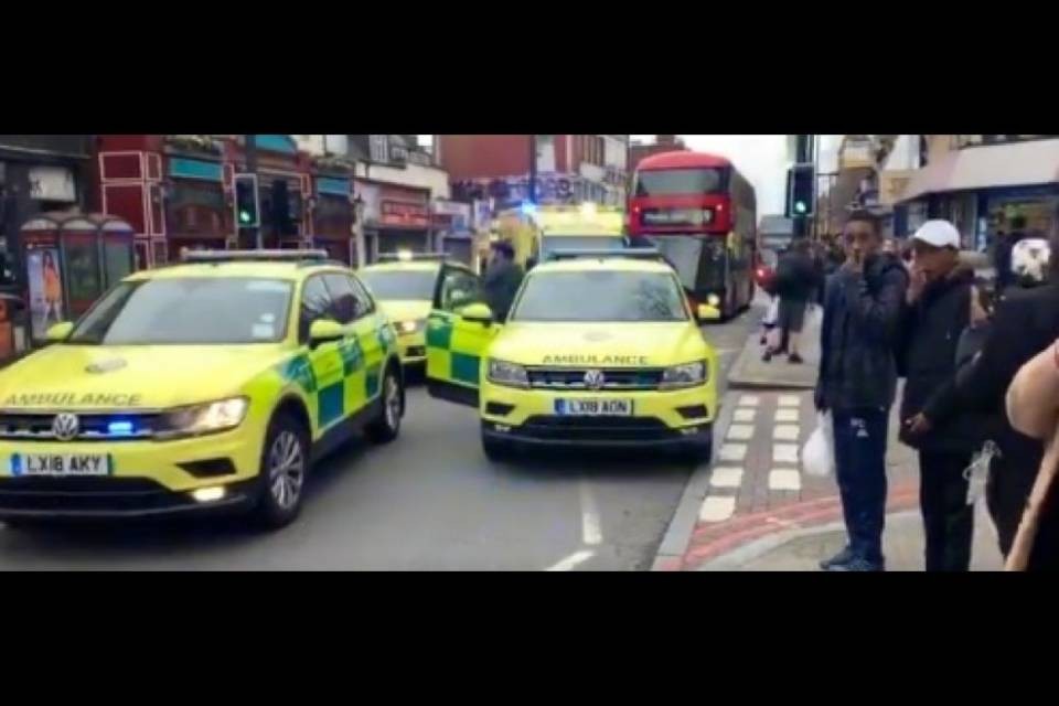 Momenti di terrore a Londra, ucciso un aggressore