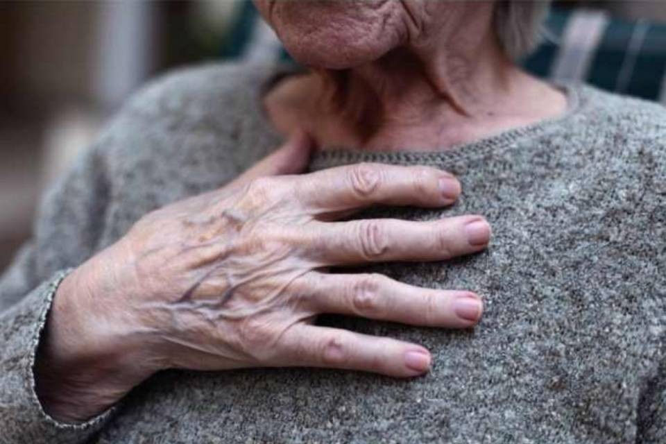 Sorpreso a stuprare una donna di 100 anni