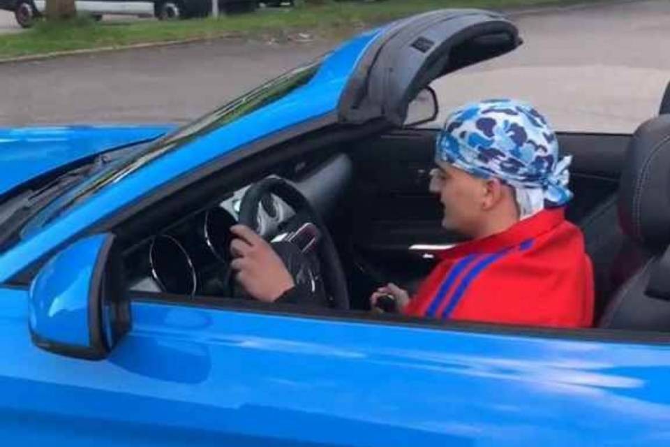 La Mustang distrutta è quella di Manny Fresh?