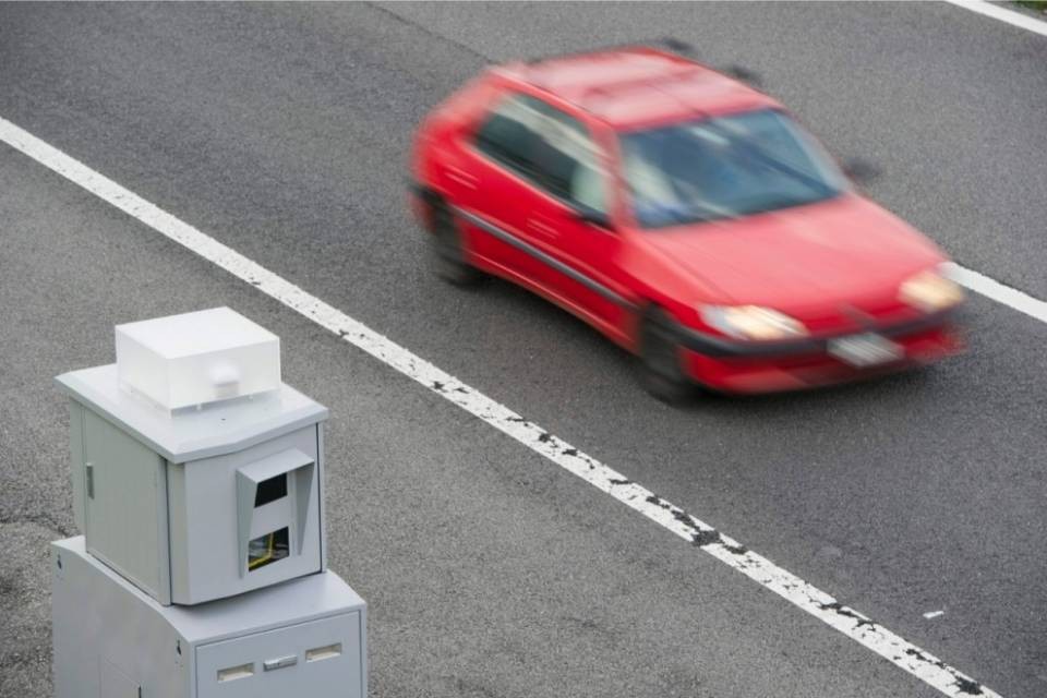 153 km/h sugli 80, denunciato