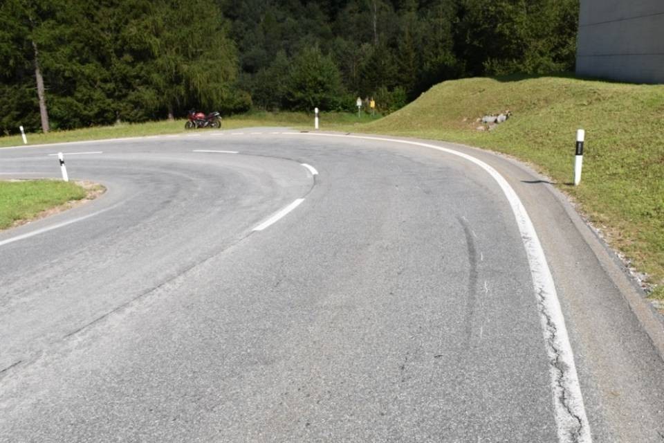 Motociclista cade e si ferisce a Vicosoprano