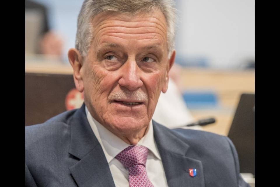 Semisvincolo: "I referendisti sfruttano i servizi dello Stato?"