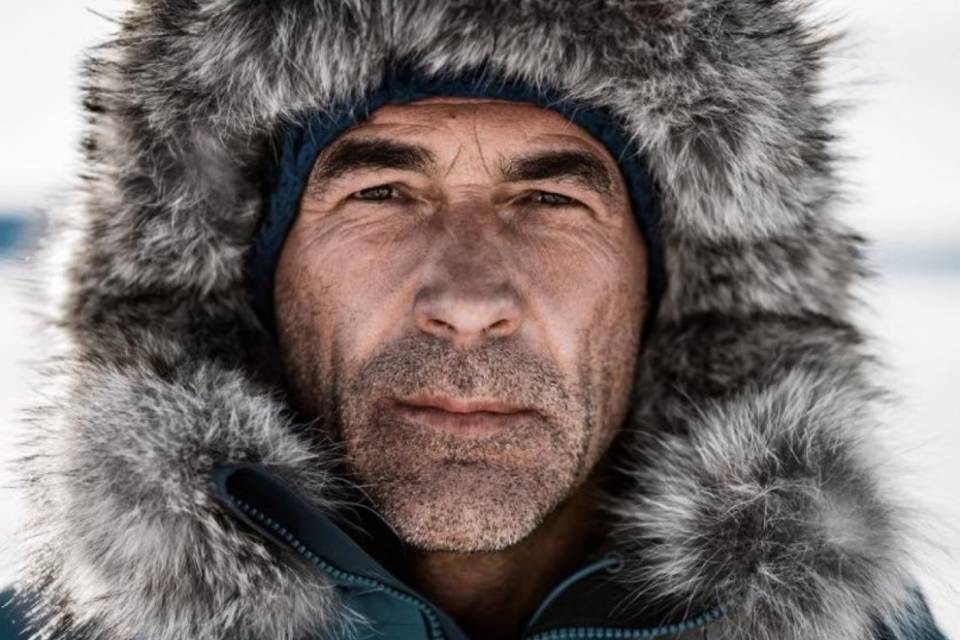 L'esploratore Mike Horn messo in difficoltà dal disgelo