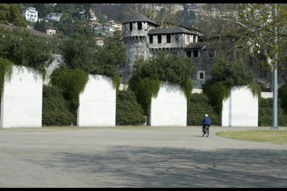 "Si crei un parco urbano pubblico nella Rotonda di Piazza castello"