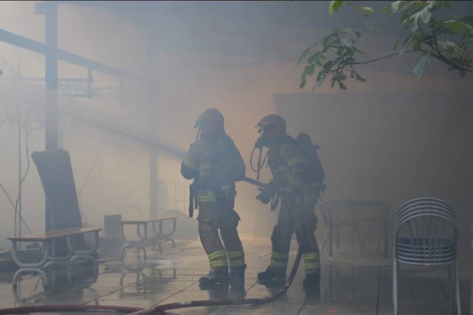 Incendio di un complesso industriale a Giornico