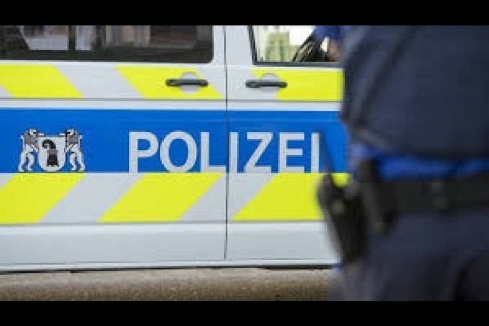 Tre teenager lo aggrediscono, gravi ferite per un 34enne