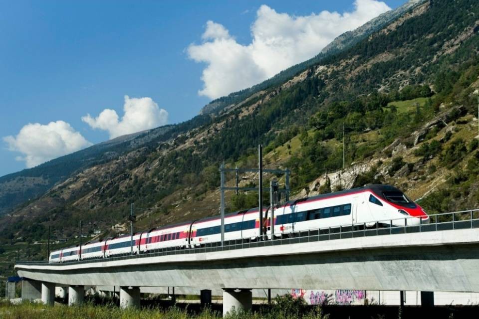 28 treni in più per Pasqua