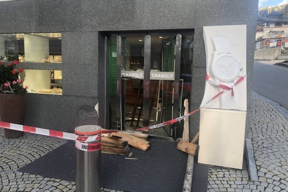 Razzia di orologi a Samnaun: bottino da oltre mezzo milione