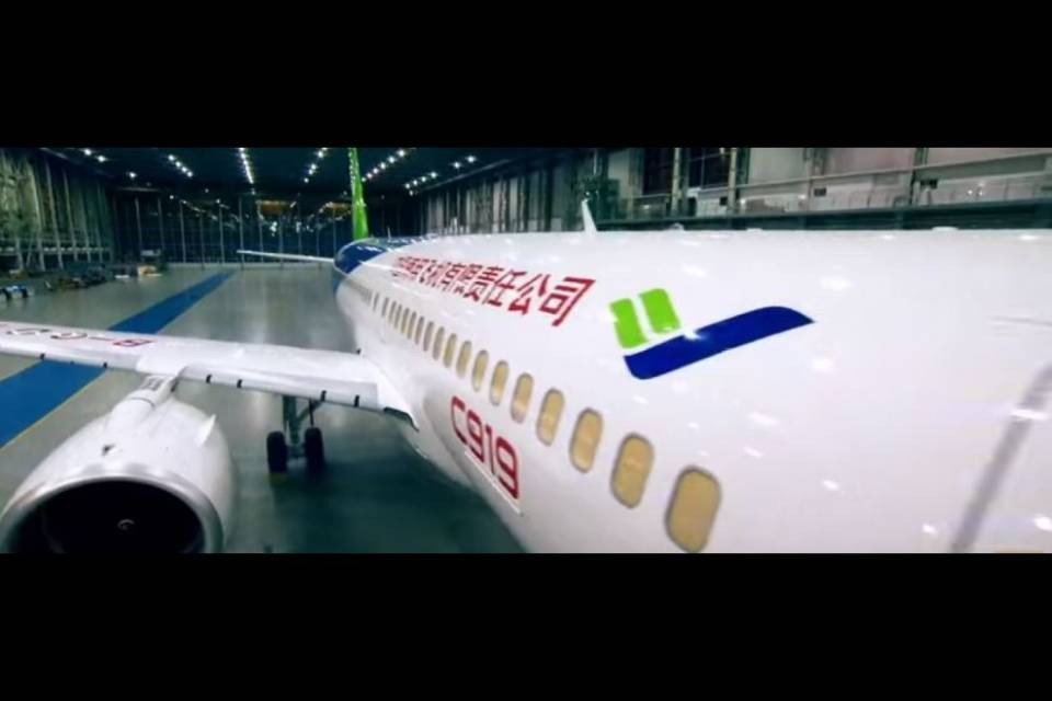 Ecco il primo aereo passeggeri cinese