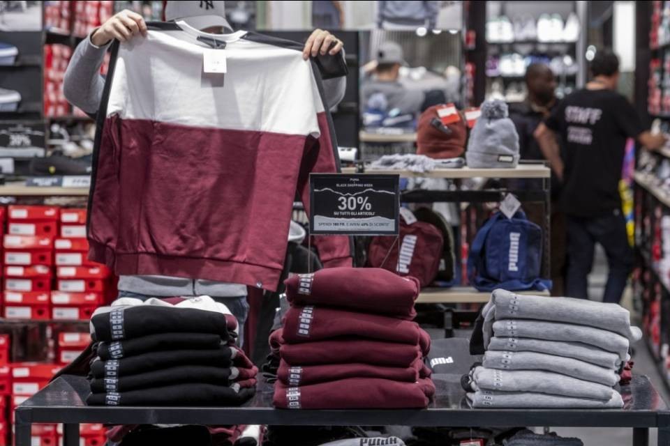 Negozi, calano le vendite a febbraio