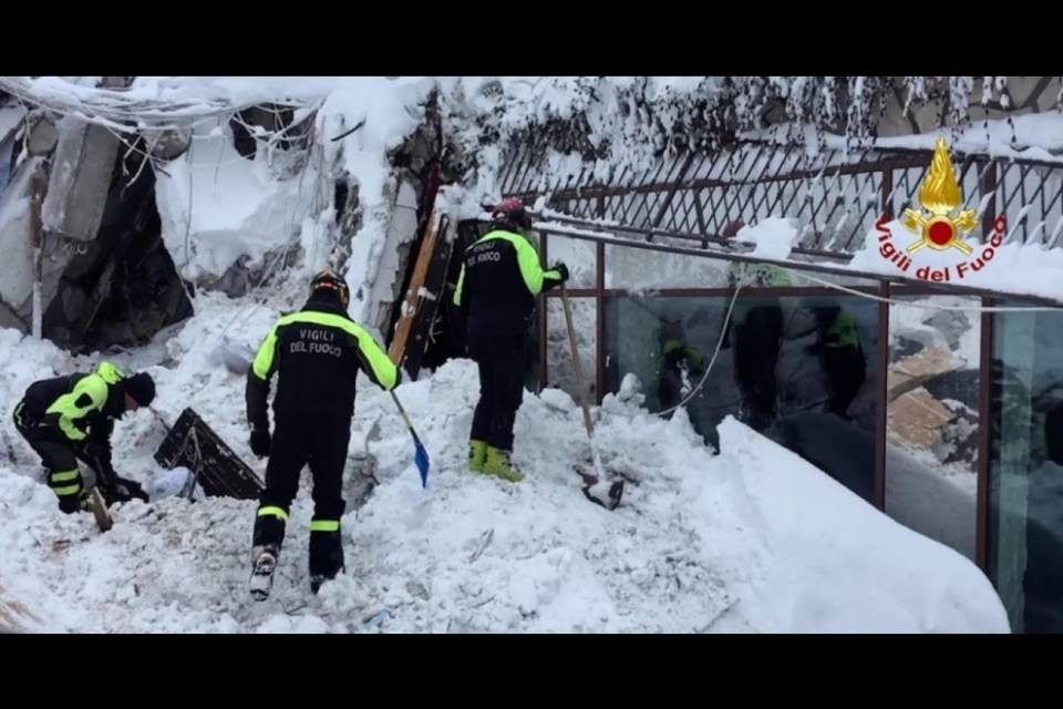 Rigopiano, trovati altri due corpi