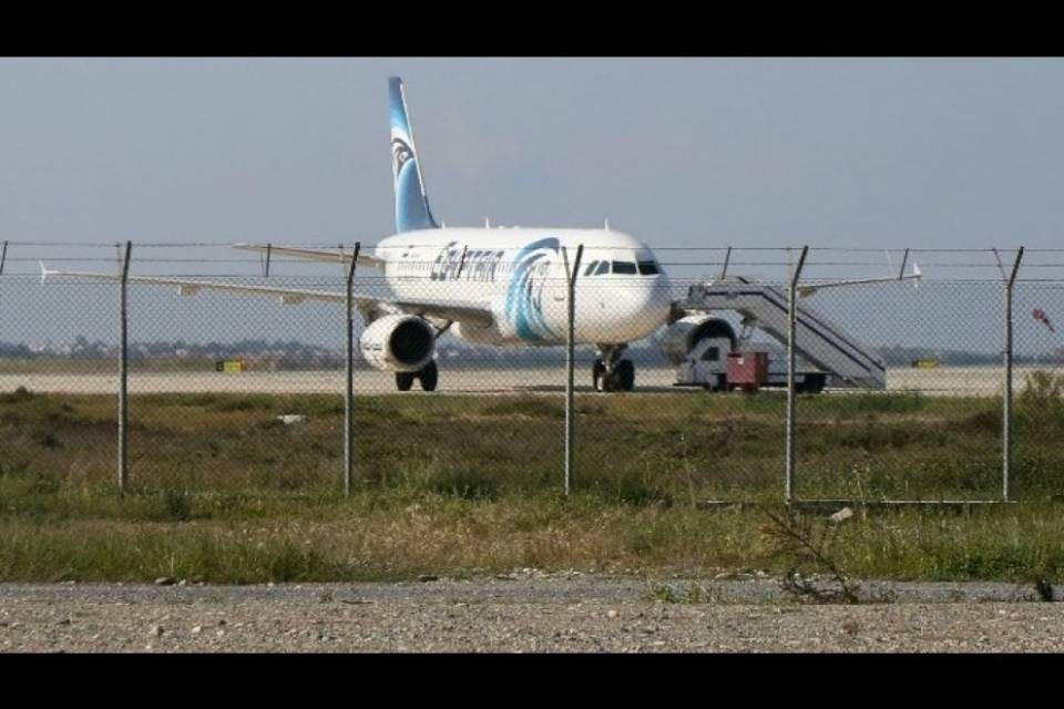 Aereo egiziano dirottato a Cipro
