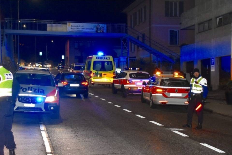 "Era sdraiato sulla strada"