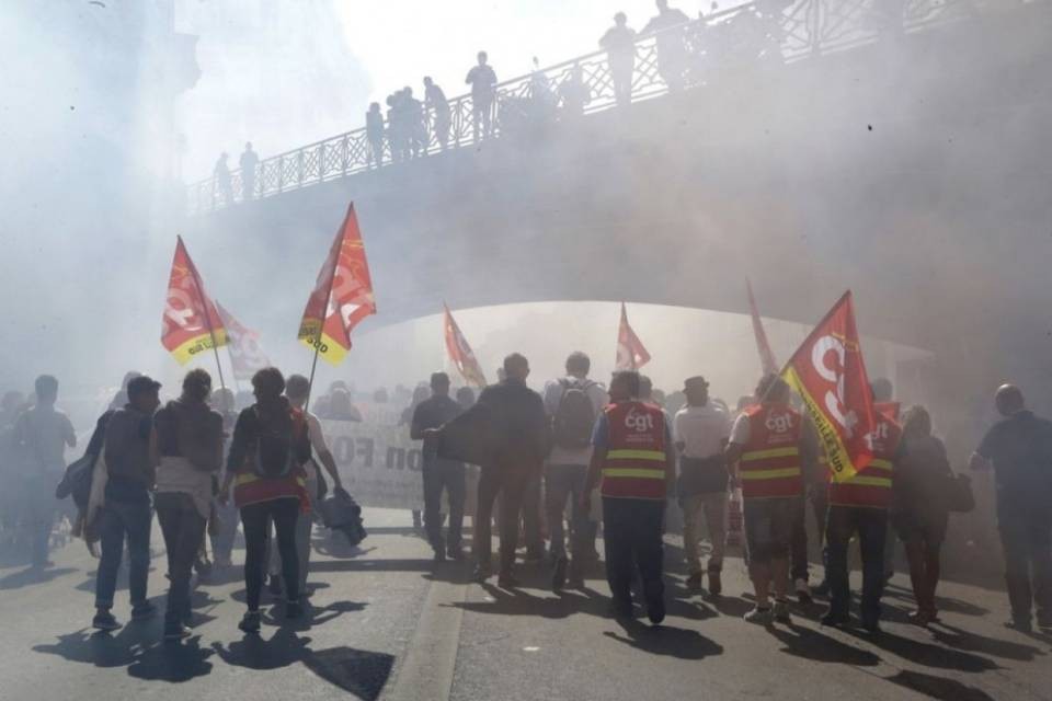 Francia: proteste Parigi, scontri tra polizia e manifestanti