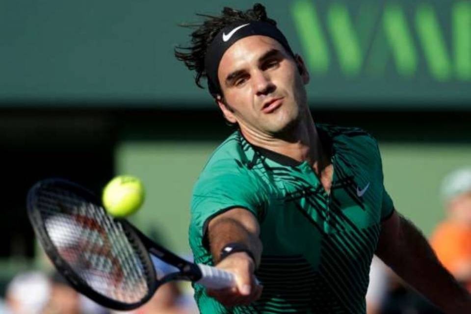 Federer avanza, Wawrinka no