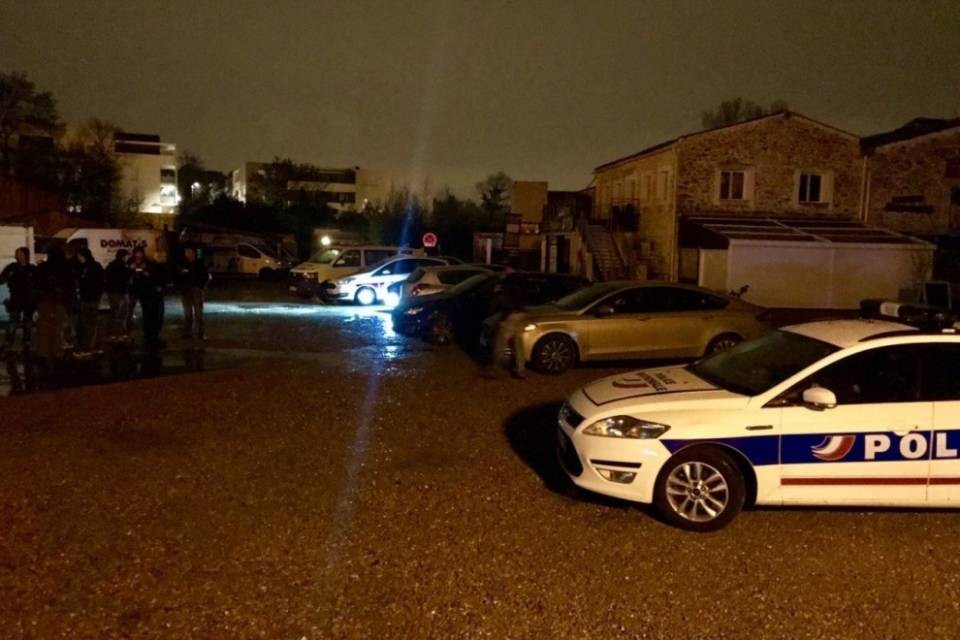 Francia, uomo armato irrompe in una casa di riposo