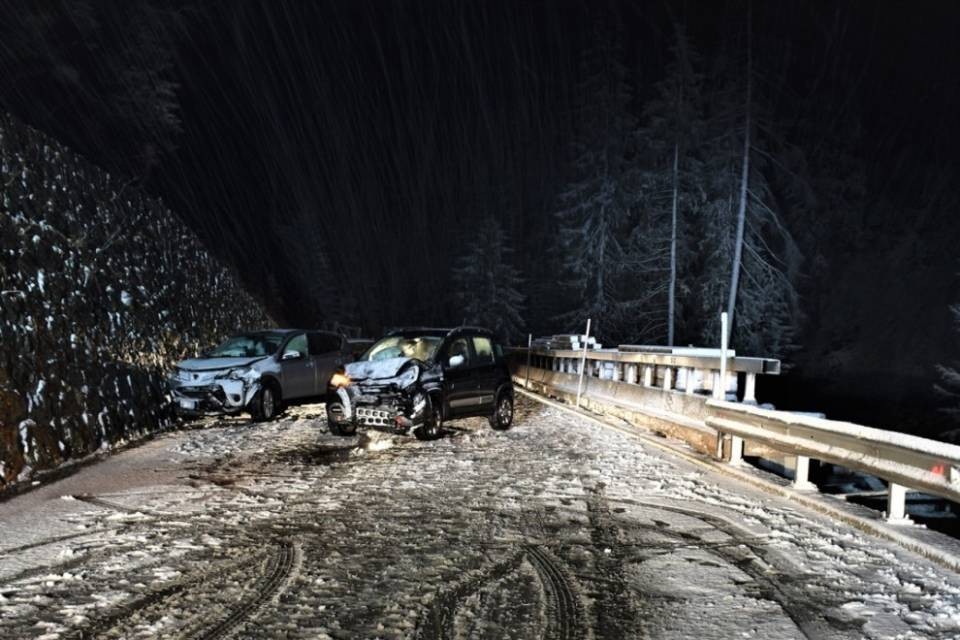 GR: Scontro frontale a causa della neve