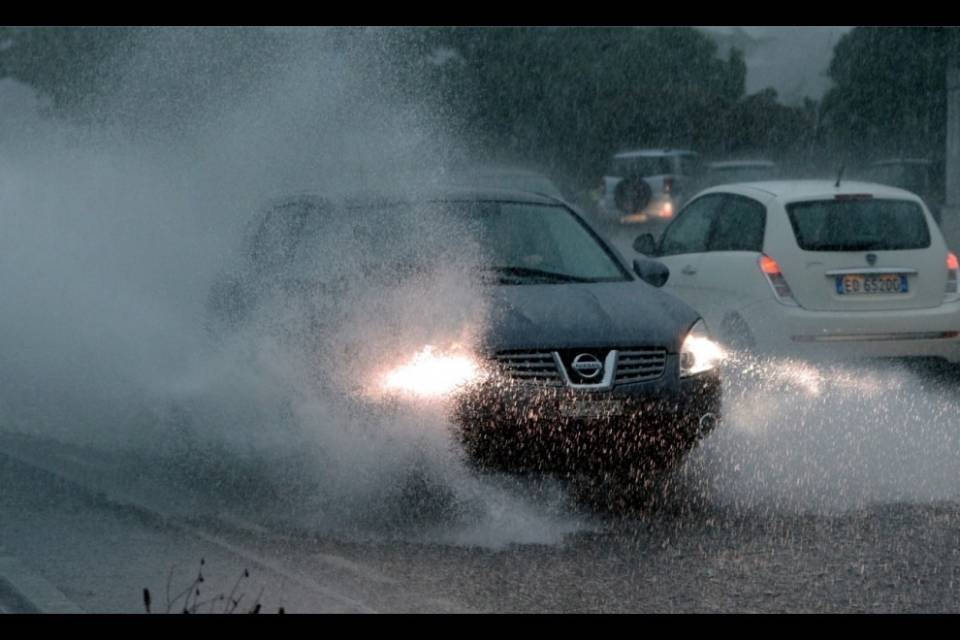Allarme meteo, i consigli della Polizia