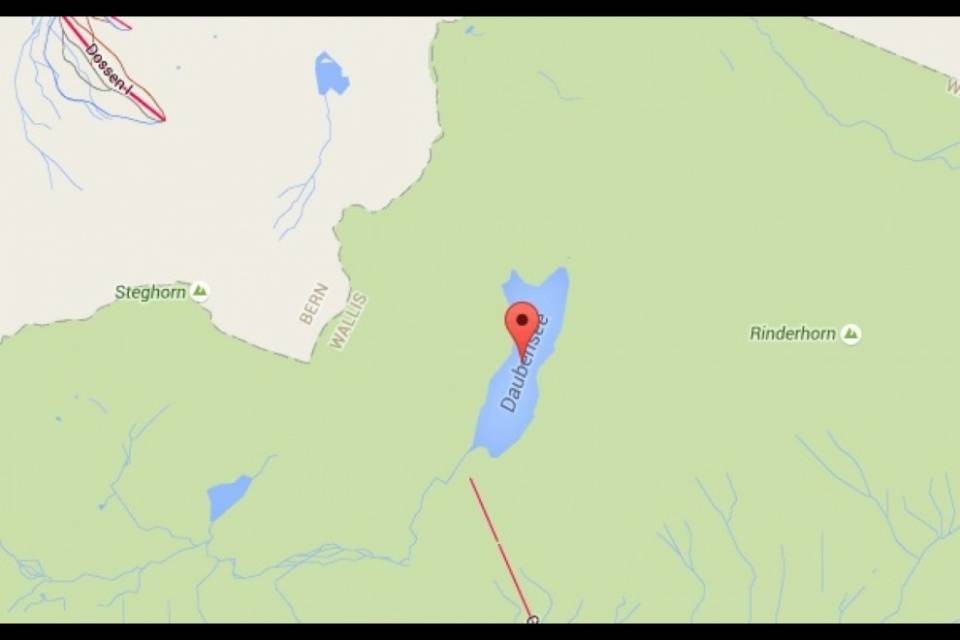 Cade in un lago di montagna e muore