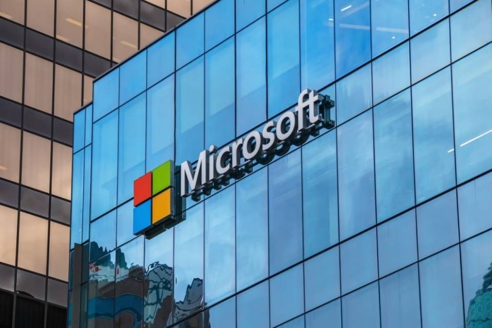 Microsoft svolta verso il green, "entro il 2030 stop a emissioni"